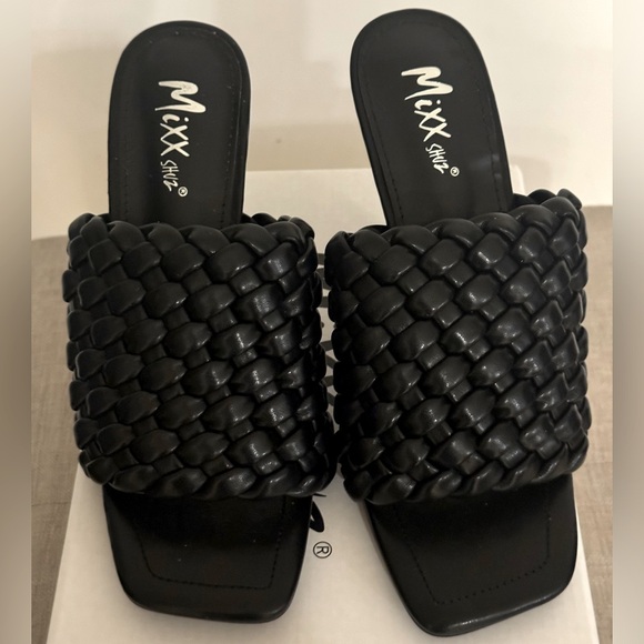 NIB Solid Black Color Faux Leather Square Toe Braided Mule Sandal. Size 8 đź–¤ - Picture 5 of 11